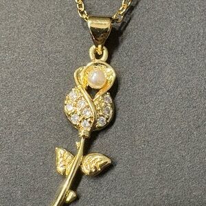 Elegant Pearl Gold Rosebud Pendant Necklace Stainless Steel Non Tarnished